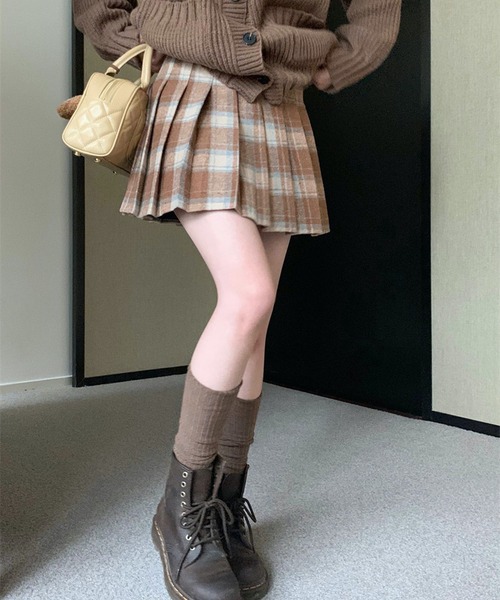 Nia（ニア）の「Nia(ニア)/レトロチェック　ミニプリーツスカート（スカート・レディース・ブラウン/レッド/ブラック・LARGE/SMALL/MEDIUM）」の4枚目の写真