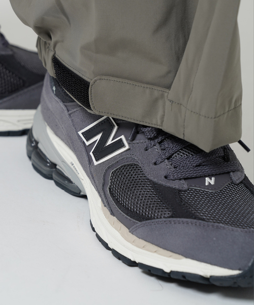 NEW BALANCE（ニューバランス）の「《WEB限定》【New Balance / ニューバランス】M2002R FL（スニーカー・メンズ・ホワイト系その他・26cm/26.5cm/27cm/27.5cm/28cm）」の2枚目の写真