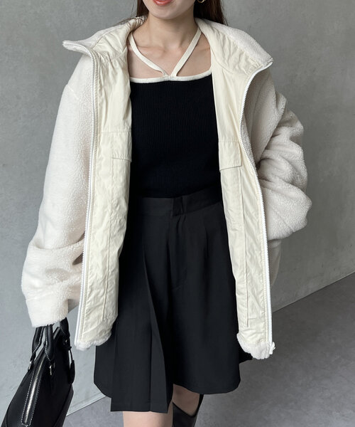 Thevon(ゼボン)の「ボアリバーシブルスタンドカラーブルゾン(ブルゾン・レディース・アイボリー/ブラック/ベージュ・FREE)」の4枚目の写真