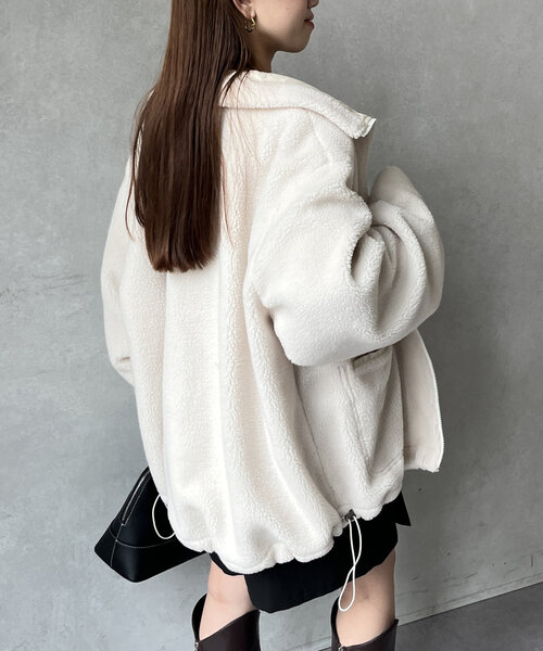 Thevon(ゼボン)の「ボアリバーシブルスタンドカラーブルゾン(ブルゾン・レディース・アイボリー/ブラック/ベージュ・FREE)」の7枚目の写真