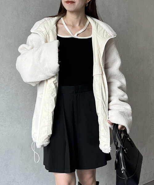 Thevon(ゼボン)の「ボアリバーシブルスタンドカラーブルゾン(ブルゾン・レディース・アイボリー/ブラック/ベージュ・FREE)」の8枚目の写真