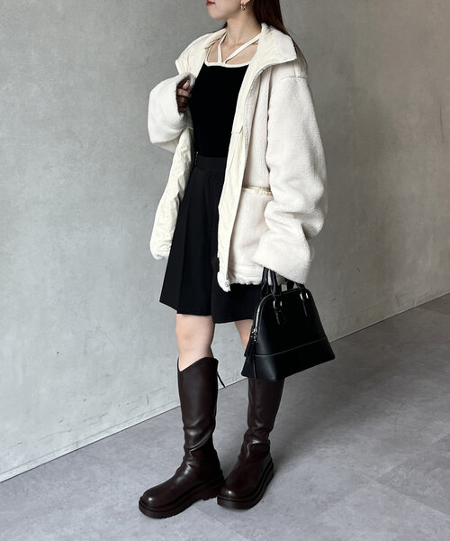 Thevon(ゼボン)の「ボアリバーシブルスタンドカラーブルゾン(ブルゾン・レディース・アイボリー/ブラック/ベージュ・FREE)」の10枚目の写真