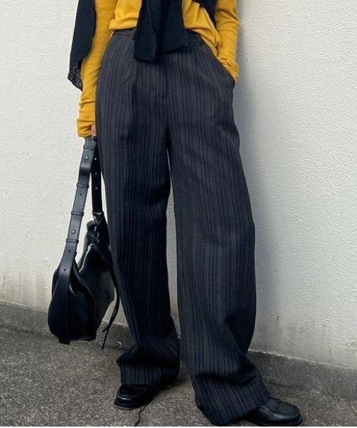 人気商品の Ameri（アメリ）の「UND MANY MOTIF BUTTON PANTS（その他パンツ パンツ