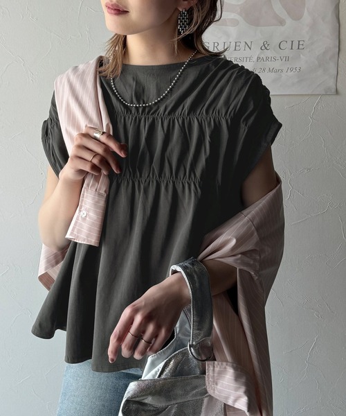 classicalelf（クラシカルエルフ）の「着るだけでオシャレ度ワンランクアップ。綿100％シルケット加工シャーリングトップス（Tシャツ/カットソー・レディース・アイボリー/グレイッシュベージュ/チャコール・SMALL/X-LARGE/MEDIUM/LARGE）」の22枚目の写真