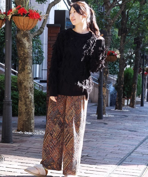 チチカカ(チチカカ)の「モシャモシャニットプルオーバー(ニット/セーター・レディース・ボルドー/ライトグレー/ブラック・FREE)」の4枚目の写真