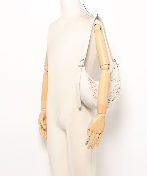 Desigual（デシグアル）の「パンチング加工フェイクレザーミディアムホーボーバッグ（ショルダーバッグ・レディース・ホワイト/ブラウン・FREE）」の6枚目の写真