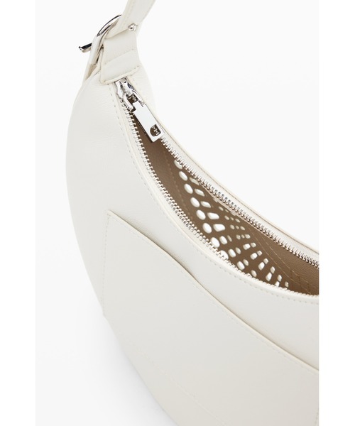 Desigual（デシグアル）の「パンチング加工フェイクレザーミディアムホーボーバッグ（ショルダーバッグ・レディース・ホワイト/ブラウン・FREE）」の11枚目の写真