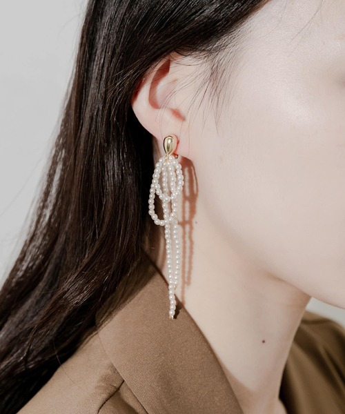 SMELLY（スメリー）の「メタルパールループイヤリング（イヤリング・レディース・アイボリー・-）」の5枚目の写真