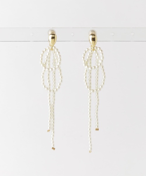 SMELLY（スメリー）の「メタルパールループイヤリング（イヤリング・レディース・アイボリー・-）」の2枚目の写真