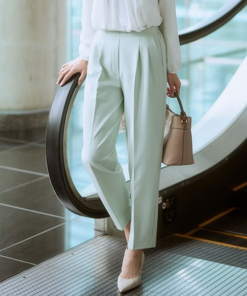 7days Life Styling（セブンデイズライフスタイリング）の「ダブルクロスツータックテーパードパンツ<大きいサイズ有>（スラックス・レディース・ピンク/ベージュ/ネイビー/ミント/ブラック・3L/LL/L/M/S/4L/5L/6L）」の3枚目の写真