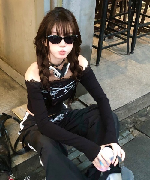 lilful（リルフル）の「ジュエリープリント オフショルレースロンT（Tシャツ/カットソー・レディース・ブラック/ホワイト・M/L）」の18枚目の写真