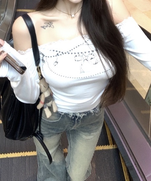 lilful（リルフル）の「ジュエリープリント オフショルレースロンT（Tシャツ/カットソー・レディース・ブラック/ホワイト・M/L）」の14枚目の写真