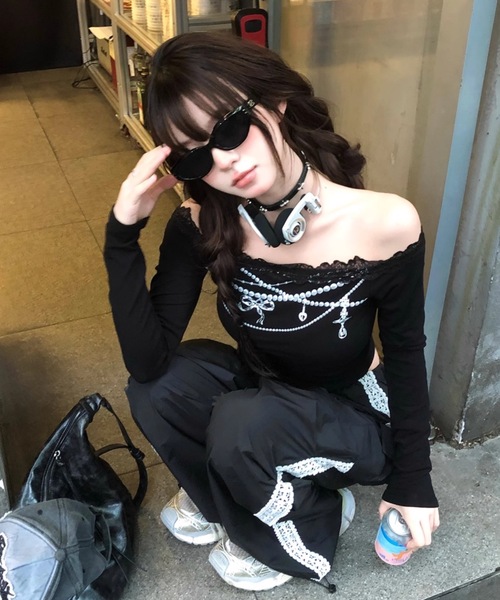 lilful（リルフル）の「ジュエリープリント オフショルレースロンT（Tシャツ/カットソー・レディース・ブラック/ホワイト・M/L）」の20枚目の写真