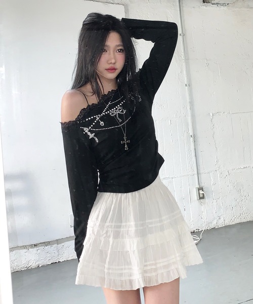 lilful（リルフル）の「ジュエリープリント オフショルレースロンT（Tシャツ/カットソー・レディース・ブラック/ホワイト・M/L）」の3枚目の写真