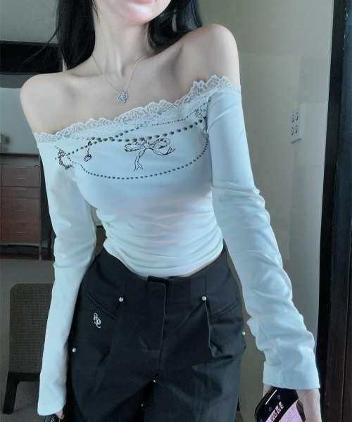 lilful（リルフル）の「ジュエリープリント オフショルレースロンT（Tシャツ/カットソー・レディース・ブラック/ホワイト・M/L）」の8枚目の写真