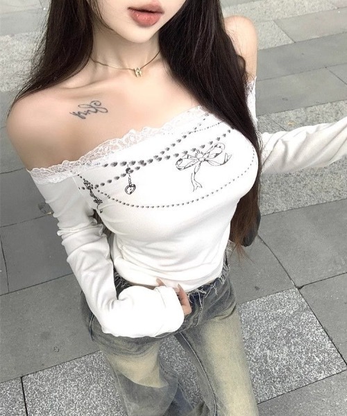 lilful（リルフル）の「ジュエリープリント オフショルレースロンT（Tシャツ/カットソー・レディース・ブラック/ホワイト・M/L）」の7枚目の写真