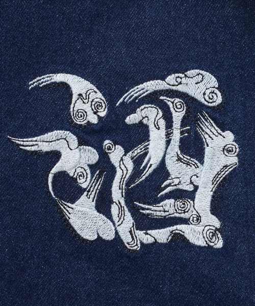 Revo.（レボ）の「YOIDORE -酔いどれ- 浮世絵 ビール 刺繍 デニムジャケット（デニムジャケット・メンズ・ライトインディゴブルー/インディゴブルー・L/M）」の4枚目の写真