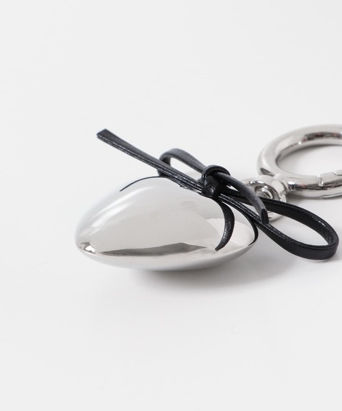 SENSE OF PLACE by URBAN RESEARCH（センスオブプレイスバイアーバンリサーチ）の「『WEB/一部店舗限定』リボンハートチャーム（キーホルダー・レディース・シルバー・ONE）」の2枚目の写真