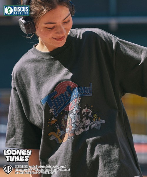DISCUS ATHLETIC(ディスカス アスレチック)の「【DISCUS ATHLETIC×Warner】コラボ グラフィックプリント半袖Tシャツ ディスカス アスレチック×ワーナー(Tシャツ/カットソー・レディース・スミクロ/ホワイト系/ホワイト系2/ホワイト系1/ブラック系1/ホワイト/ブラック系2/ブラック系・M/L)」の5枚目の写真