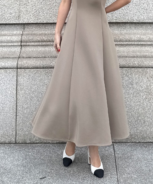 JENNE(ジェンヌ)の「-3キロ見えオフショルワンピース(ワンピース・レディース・ブルー/ブラック/ベージュ・SMALL/MEDIUM/LARGE)」の8枚目の写真