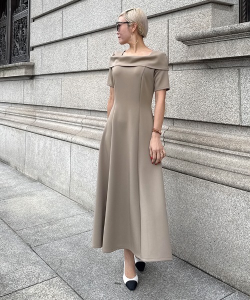 JENNE(ジェンヌ)の「-3キロ見えオフショルワンピース(ワンピース・レディース・ブルー/ブラック/ベージュ・SMALL/MEDIUM/LARGE)」の10枚目の写真