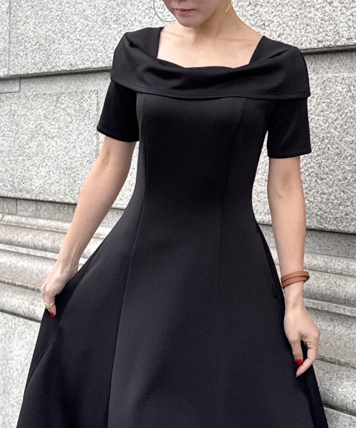 JENNE(ジェンヌ)の「-3キロ見えオフショルワンピース(ワンピース・レディース・ブルー/ブラック/ベージュ・SMALL/MEDIUM/LARGE)」の18枚目の写真