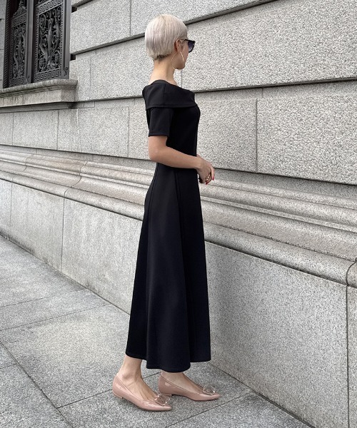 JENNE(ジェンヌ)の「-3キロ見えオフショルワンピース(ワンピース・レディース・ブルー/ブラック/ベージュ・SMALL/MEDIUM/LARGE)」の21枚目の写真