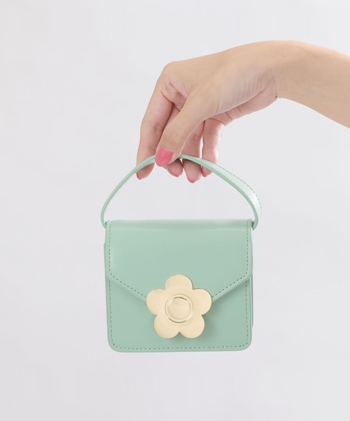 MARY QUANT アクセントメタルデイジー フラップポーチ MARY QUANT ONLINE SHOP｜マリークヮントオンラインショップ