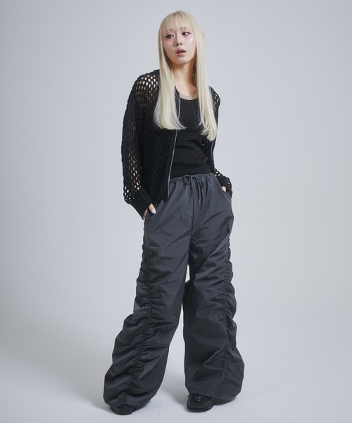 ENVYM（アンビー）の「ギャザーナイロンパンツ（その他パンツ・レディース・ベージュ/チャコールグレー・FREE）」の17枚目の写真