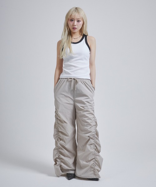 ENVYM（アンビー）の「ギャザーナイロンパンツ（その他パンツ・レディース・ベージュ/チャコールグレー・FREE）」の19枚目の写真