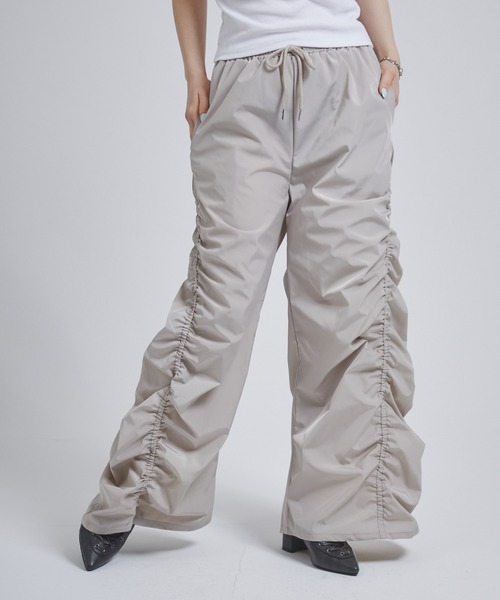 ENVYM（アンビー）の「ギャザーナイロンパンツ（その他パンツ・レディース・ベージュ/チャコールグレー・FREE）」の10枚目の写真