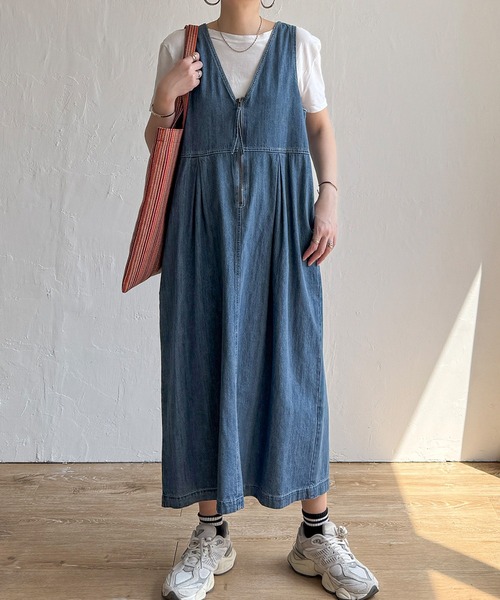 LBC（エルビーシー）の「デニムジップ深Vネックワンピース（ワンピース・レディース・ブルー/ネイビー・M）」の5枚目の写真