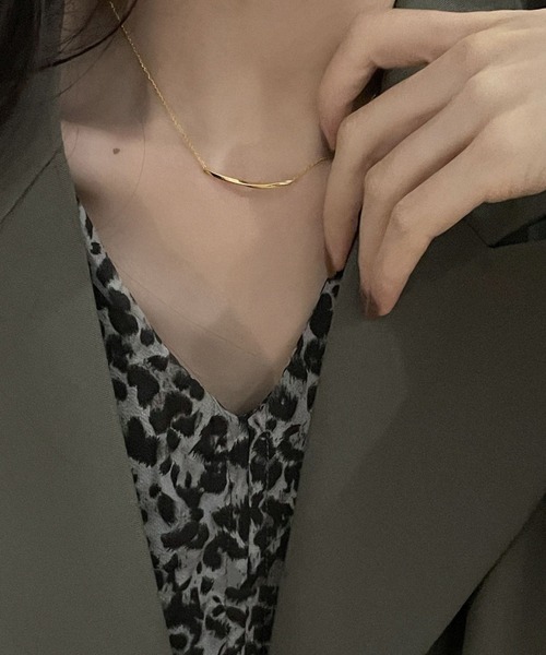 【おしゃれ】 セール】YU-KA:カーブバーネックレス curve necklace bar 日焼け止め