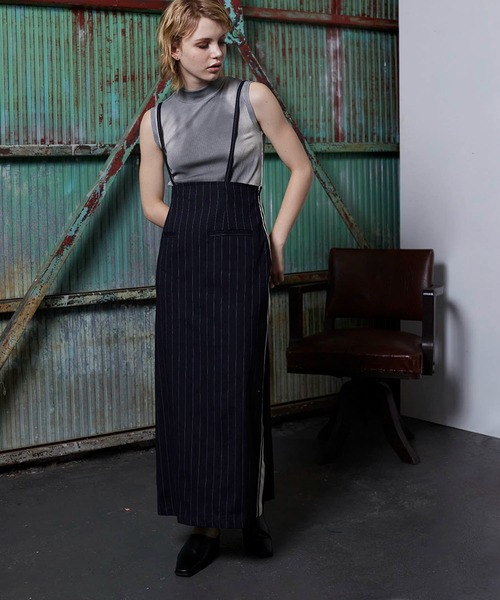 VERSEAU(ヴェルソー)の「サスペンダー付き ハイウエストラインスカート(スカート・レディース・ベージュ/ネイビー・SMALL/MEDIUM)」の1枚目の写真