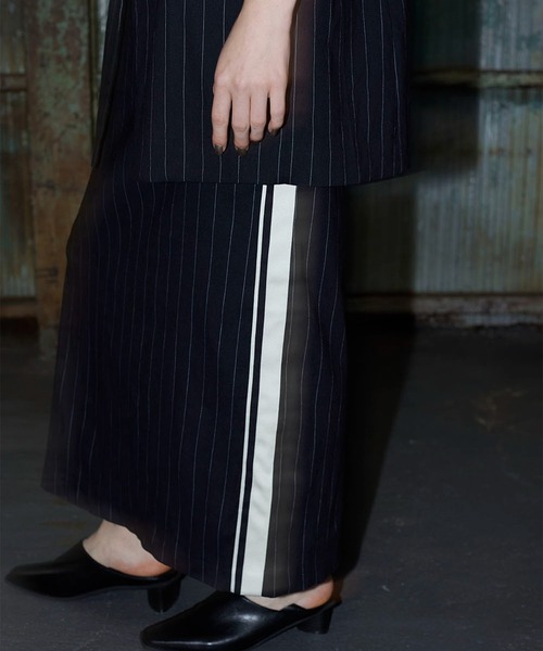 VERSEAU(ヴェルソー)の「サスペンダー付き ハイウエストラインスカート(スカート・レディース・ベージュ/ネイビー・SMALL/MEDIUM)」の8枚目の写真