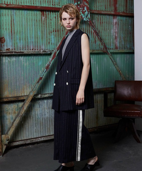 VERSEAU(ヴェルソー)の「サスペンダー付き ハイウエストラインスカート(スカート・レディース・ベージュ/ネイビー・SMALL/MEDIUM)」の10枚目の写真