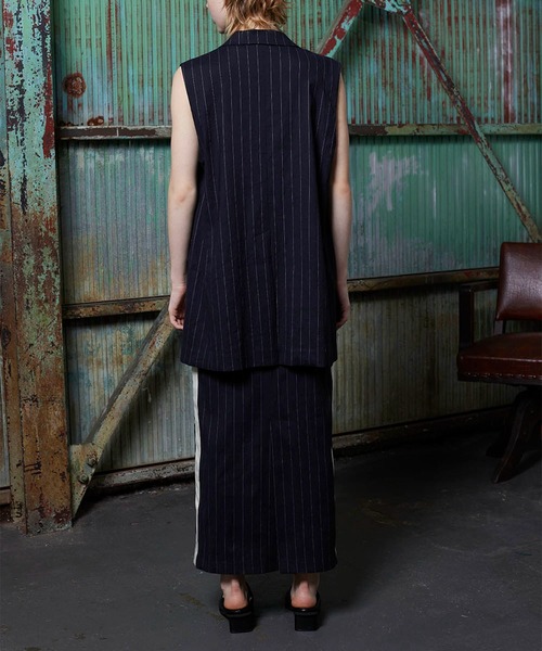 VERSEAU(ヴェルソー)の「サスペンダー付き ハイウエストラインスカート(スカート・レディース・ベージュ/ネイビー・SMALL/MEDIUM)」の12枚目の写真
