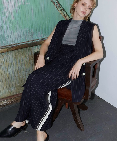 VERSEAU(ヴェルソー)の「サスペンダー付き ハイウエストラインスカート(スカート・レディース・ベージュ/ネイビー・SMALL/MEDIUM)」の13枚目の写真