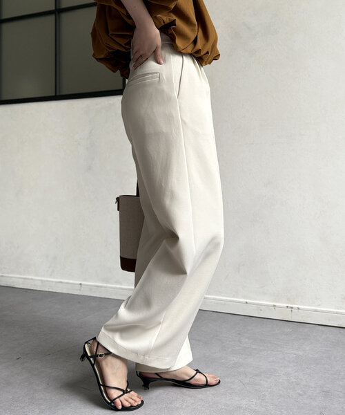 Chez toi（シェトワ）の「【細身サイズ】2タックスラックスパンツ（その他パンツ・レディース・ベージュ/オフホワイト/ブラック・FREE）」の17枚目の写真