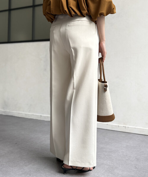 Chez toi（シェトワ）の「【細身サイズ】2タックスラックスパンツ（その他パンツ・レディース・ベージュ/オフホワイト/ブラック・FREE）」の16枚目の写真