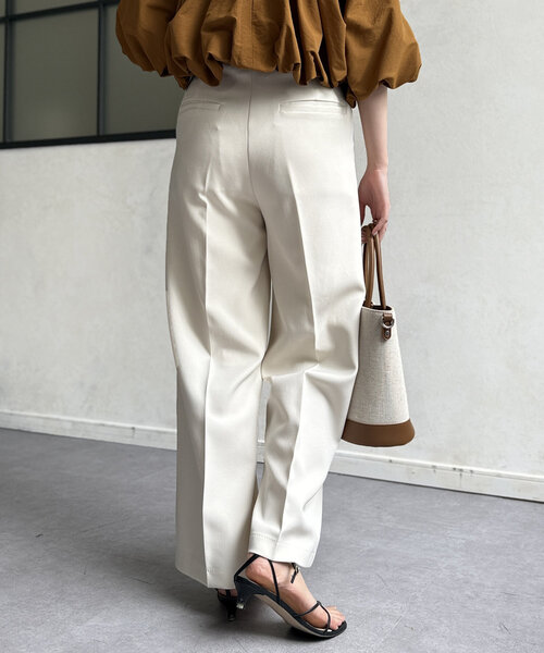 Chez toi（シェトワ）の「【細身サイズ】2タックスラックスパンツ（その他パンツ・レディース・ベージュ/オフホワイト/ブラック・FREE）」の15枚目の写真