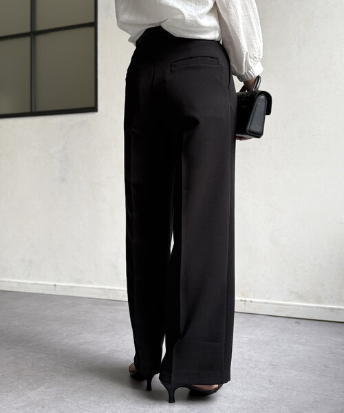 Chez toi（シェトワ）の「【細身サイズ】2タックスラックスパンツ（その他パンツ・レディース・ベージュ/オフホワイト/ブラック・FREE）」の6枚目の写真