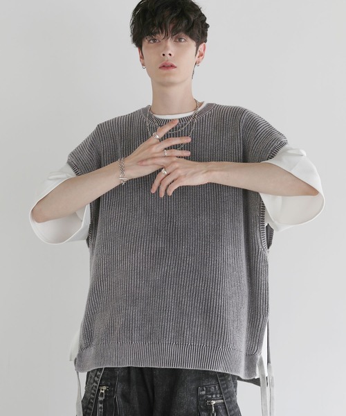 LILL(リル)の「ヴィンテージ加工ルーズシルエットサイドコードニットベスト(ベスト・メンズ・ブラック系/グレー系・S/M/L)」の2枚目の写真