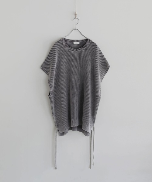 LILL(リル)の「ヴィンテージ加工ルーズシルエットサイドコードニットベスト(ベスト・メンズ・ブラック系/グレー系・S/M/L)」の4枚目の写真