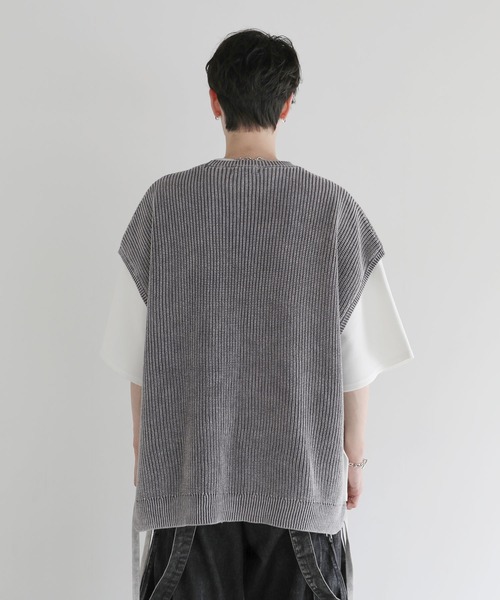 LILL(リル)の「ヴィンテージ加工ルーズシルエットサイドコードニットベスト(ベスト・メンズ・ブラック系/グレー系・S/M/L)」の9枚目の写真