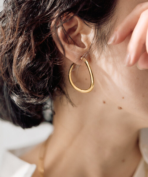 ear PAPILLONNER（イアパピヨネ）の「《金属アレルギー対応/ステンレス》シンプルフープイヤリング（イヤリング・レディース・シルバー/ゴールド・FREE）」の2枚目の写真