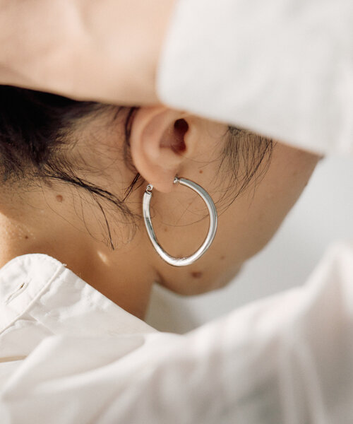 ear PAPILLONNER（イアパピヨネ）の「《金属アレルギー対応/ステンレス》シンプルフープイヤリング（イヤリング・レディース・シルバー/ゴールド・FREE）」の13枚目の写真