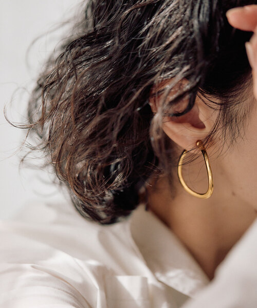 ear PAPILLONNER（イアパピヨネ）の「《金属アレルギー対応/ステンレス》シンプルフープイヤリング（イヤリング・レディース・シルバー/ゴールド・FREE）」の6枚目の写真