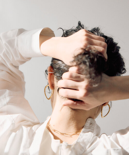 ear PAPILLONNER（イアパピヨネ）の「《金属アレルギー対応/ステンレス》シンプルフープイヤリング（イヤリング・レディース・シルバー/ゴールド・FREE）」の5枚目の写真