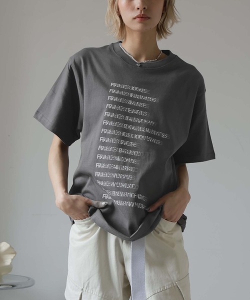 Ulysses(ユリシス)の「プリントデザインTシャツ(Tシャツ/カットソー・レディース・ベージュ/ダークグレー/ホワイト/ブラック・F)」の3枚目の写真